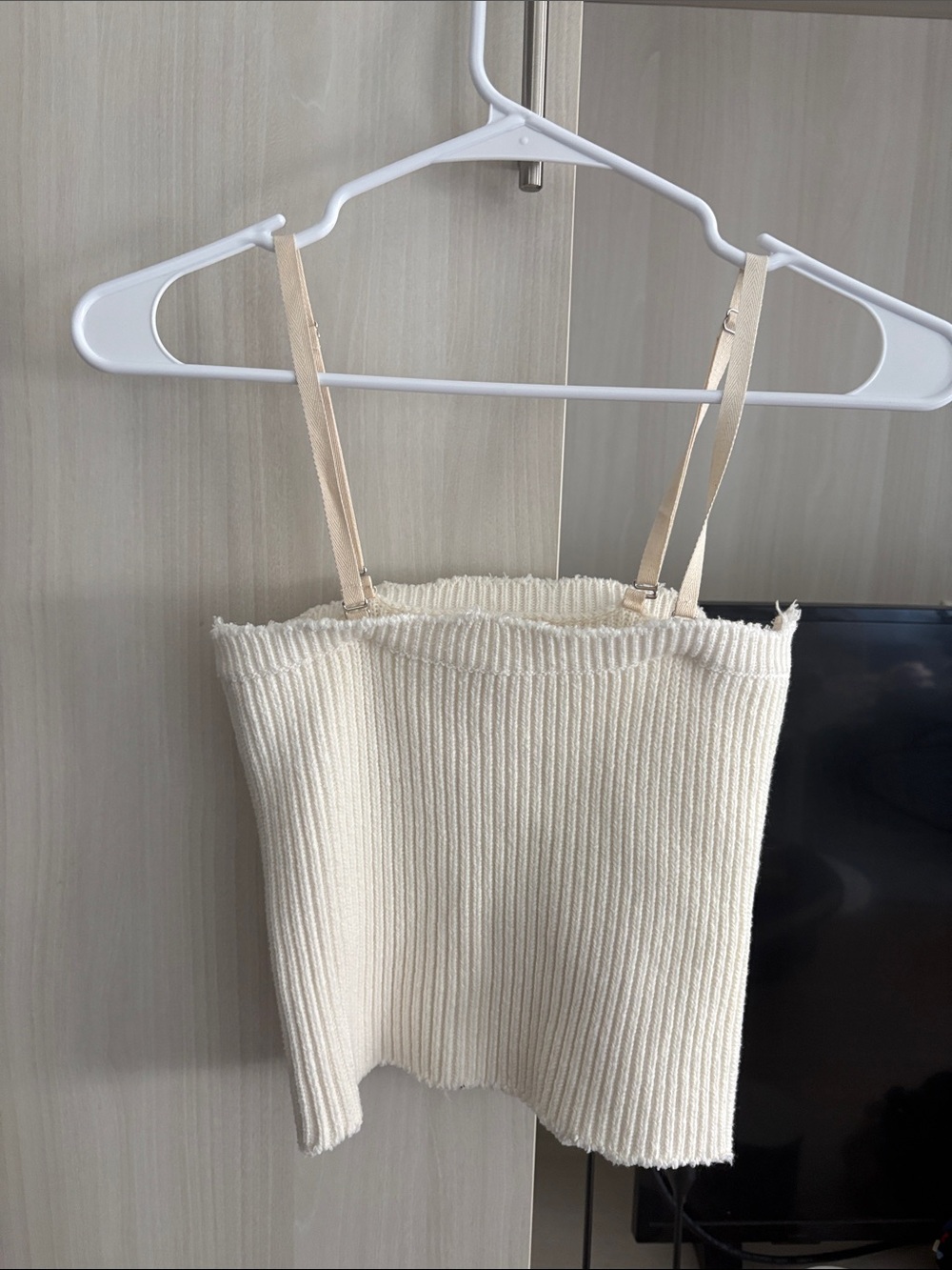 MM6 Maison Margiela | Frayed Crop Knit Tank Top - Picture 2 of 6